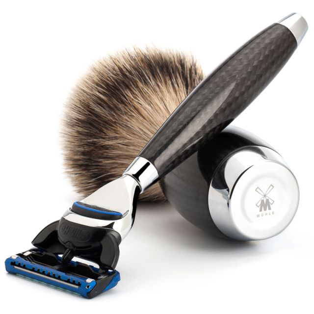 Mühle - Rasierset Silberspitz Dachszupf mit Gillette Fusion Griffmaterial aus Carbon